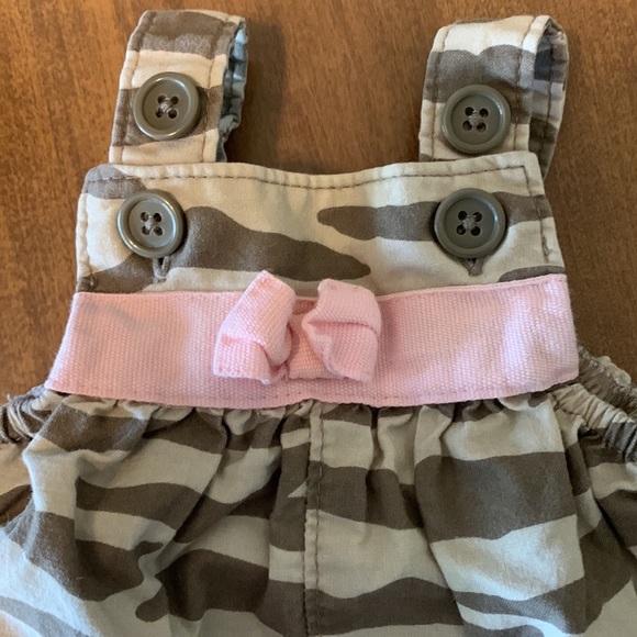 Bundle of Baby girl clothes. Two NB, One 0-3mo. EUC. - Picture 4 of 12